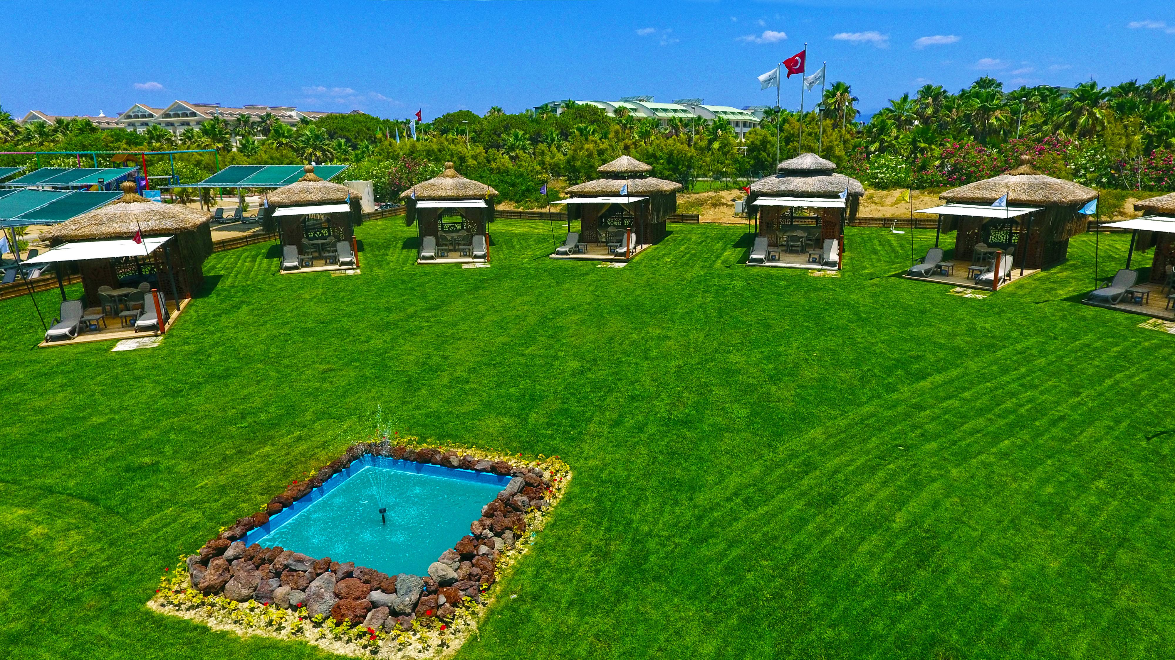 Vonresort Golden & Aqua 4* Side