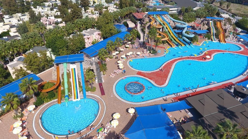Vonresort Golden & Aqua 4* Side